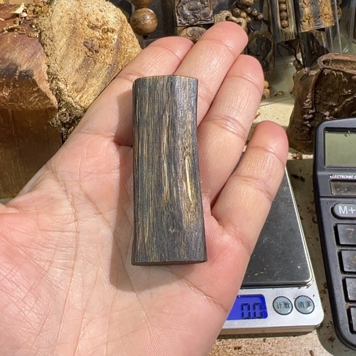 沉香吊坠黑棋楠沉香吊坠7.4克