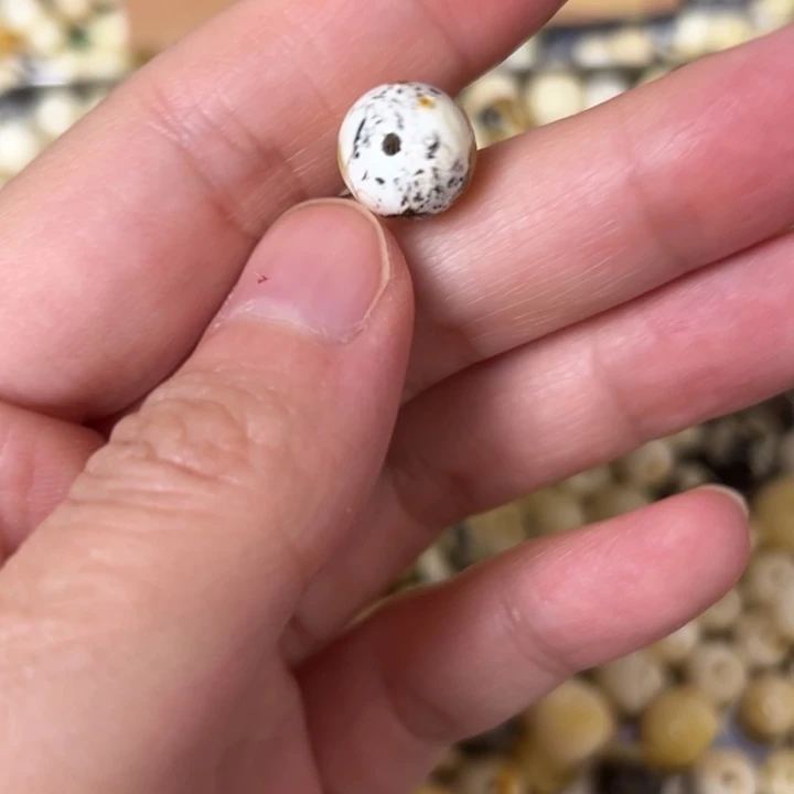 蜜蜡未镶嵌裸石10.5mm一个