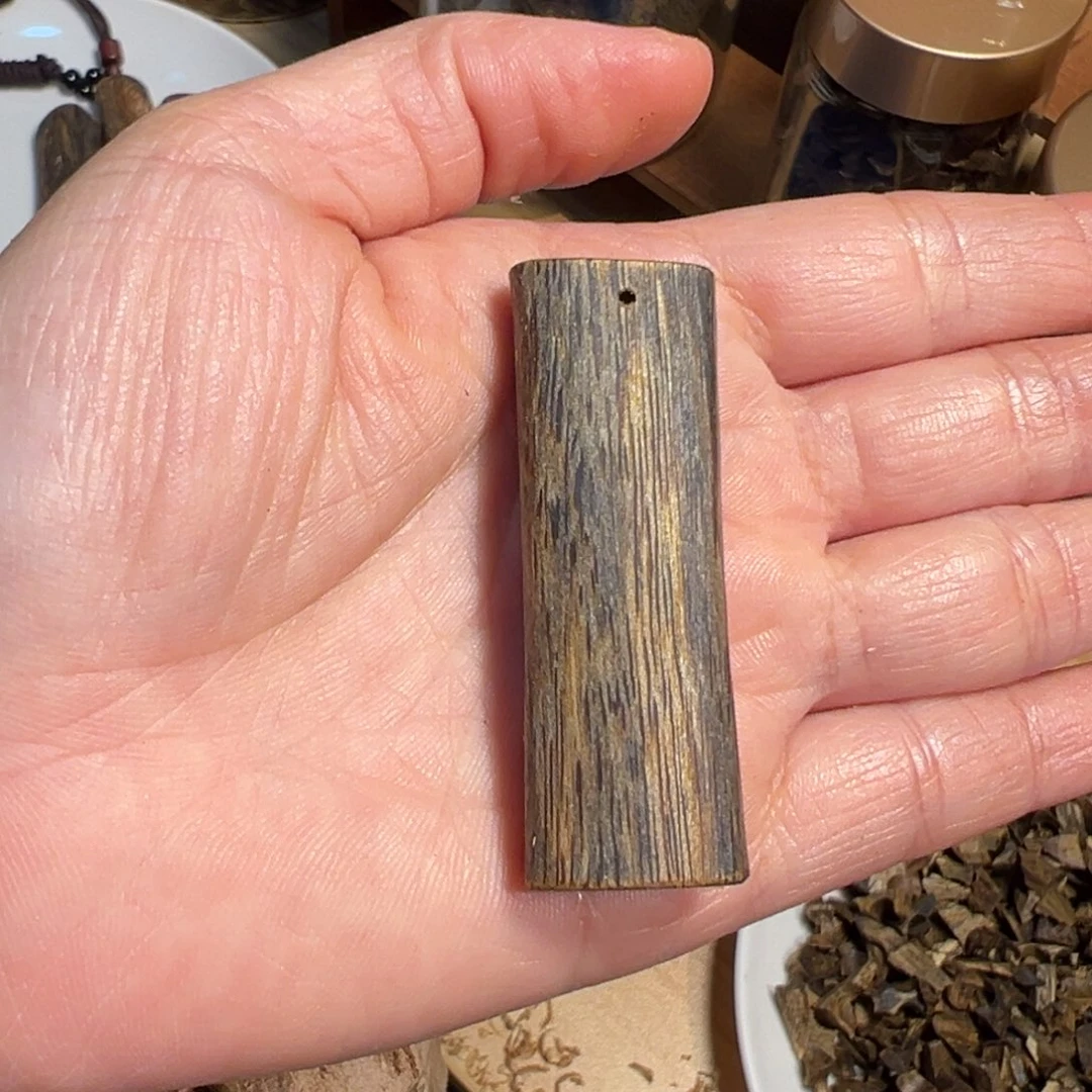 滴***猡沉香沉香碎屑绿棋楠素牌块料4.9克