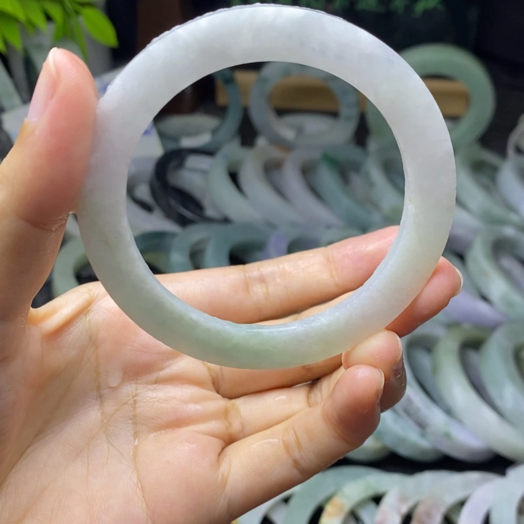 定制翡翠未镶嵌手镯