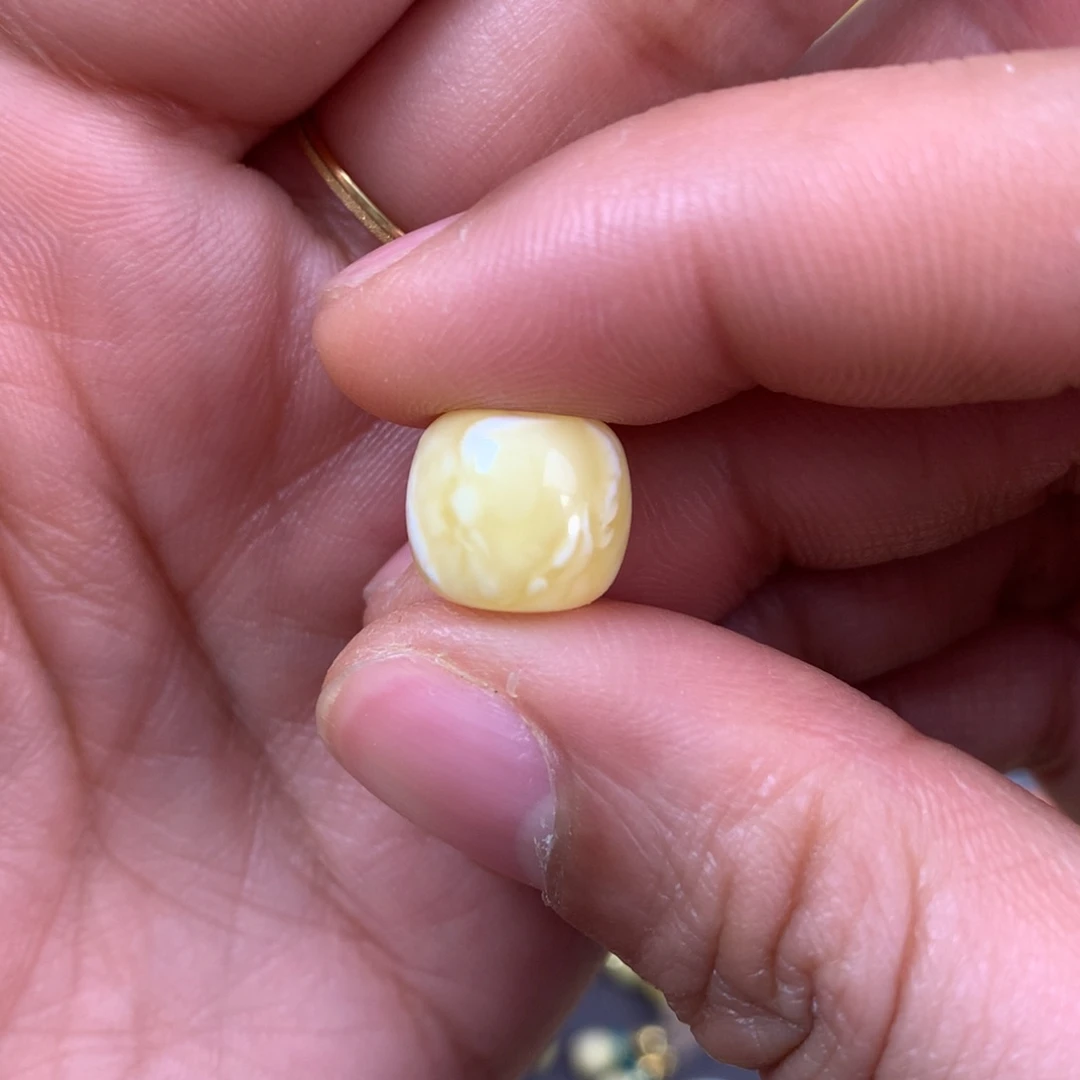 琥珀裸石未镶嵌一****奈蜜蜡