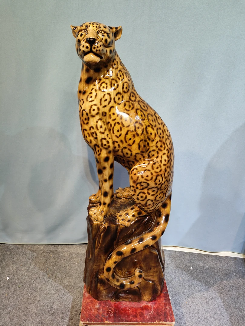 香樟木整木整雕豹子摆件，一物一拍，实物为准