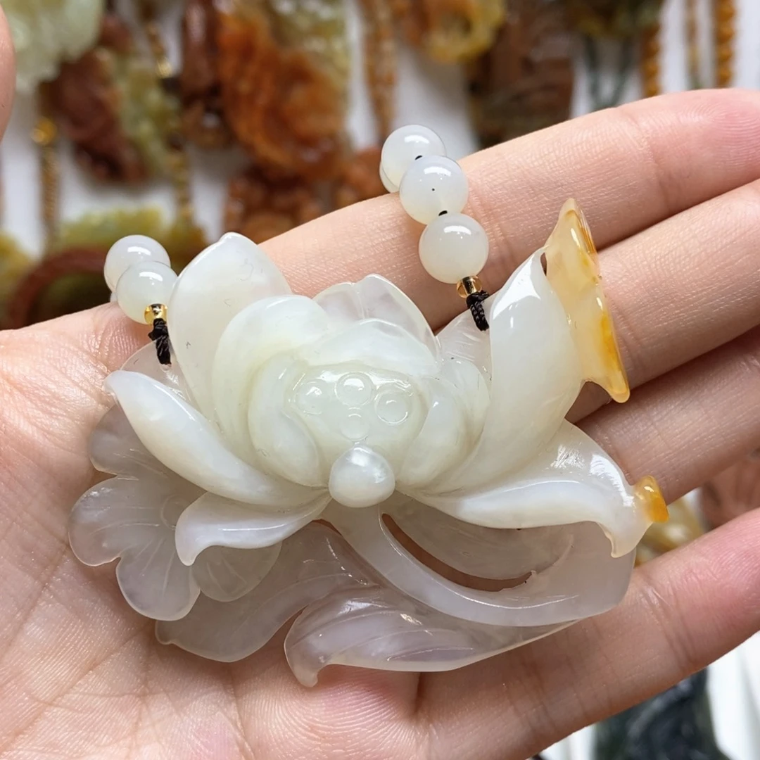 蛇纹石玉颈饰未镶嵌