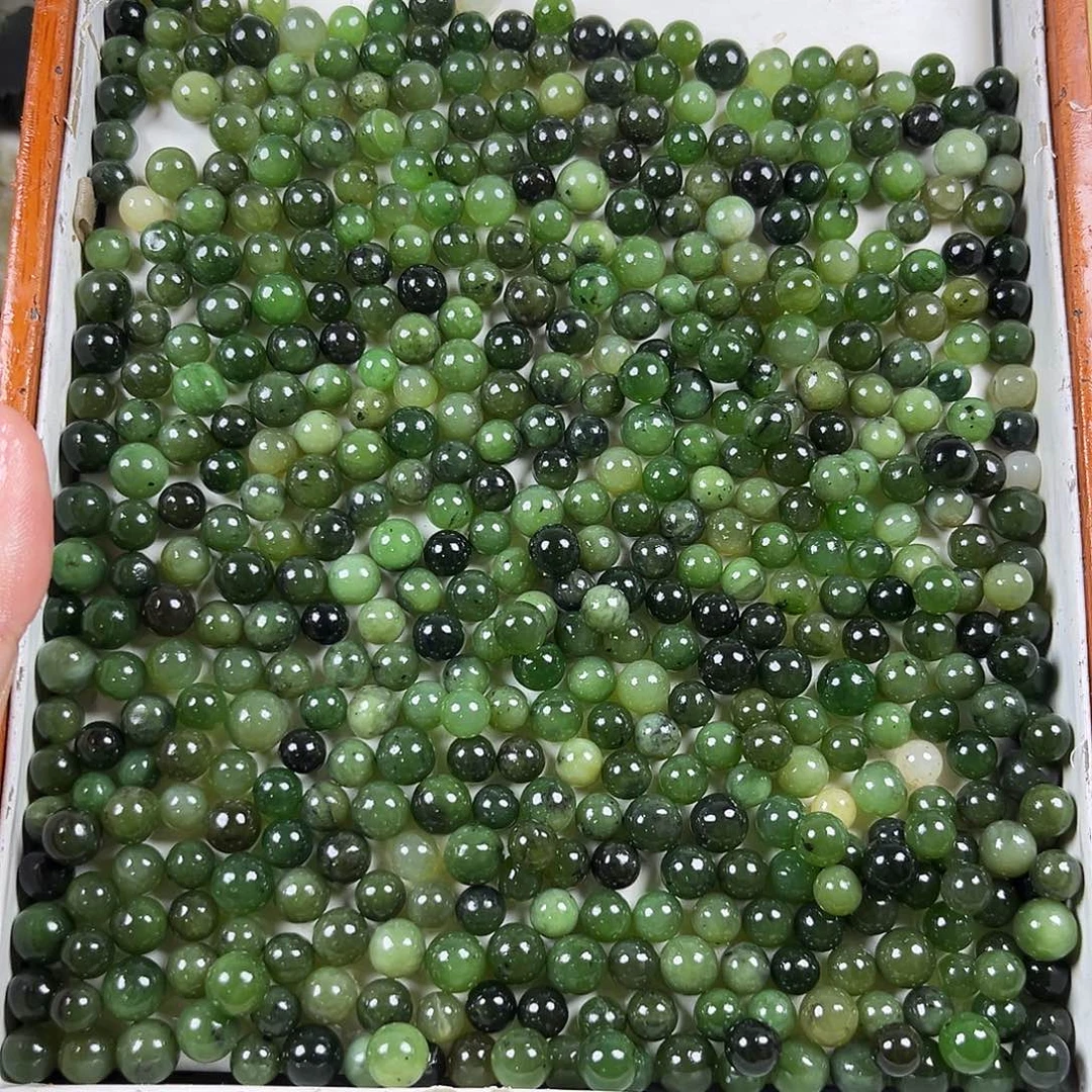 颈饰未镶嵌和田玉（糖玉）