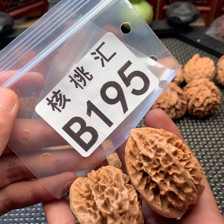文玩核桃吊坠招财鼠