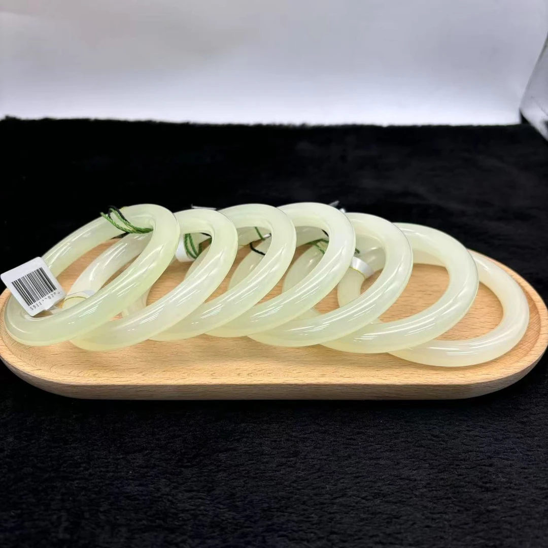 天然和田玉翠青手镯精美时尚气质微瑕款多样性发货其一