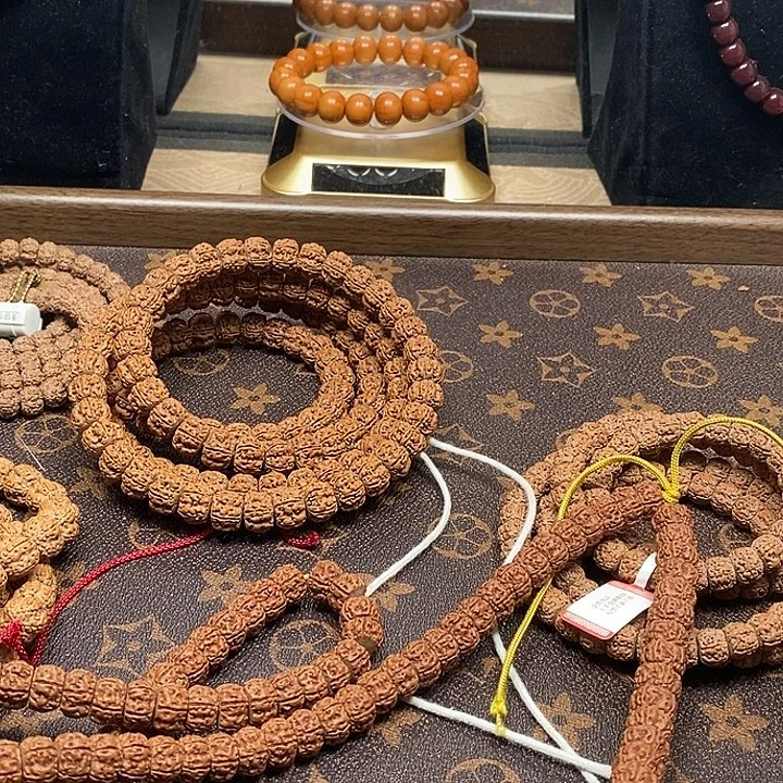 军***哥金刚菩提吊坠108元皮二代盘龙