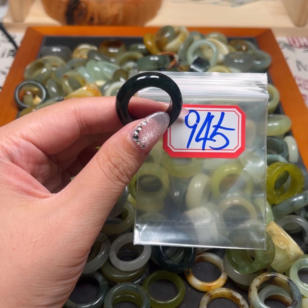 侯****蛇纹石玉未镶嵌珠宝奇石