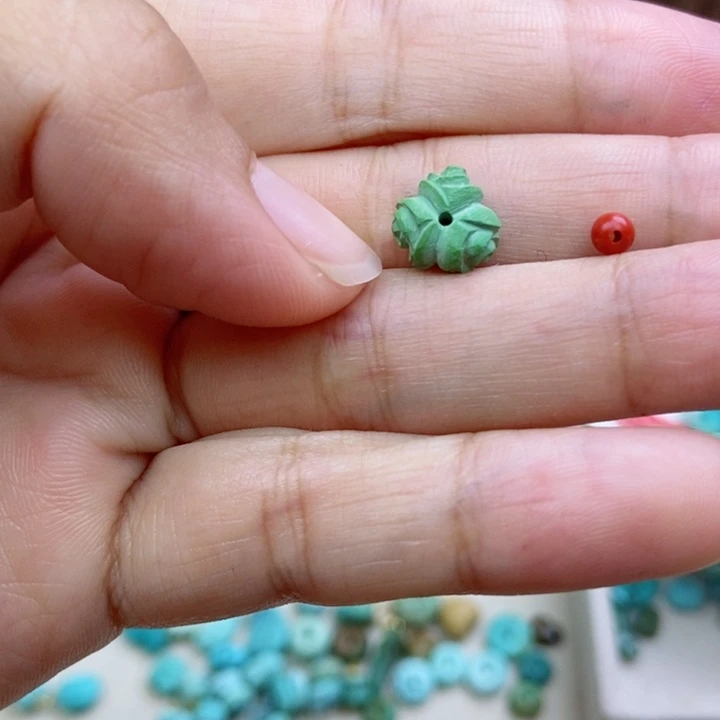 娃****未镶嵌南红玛瑙珠宝奇石
