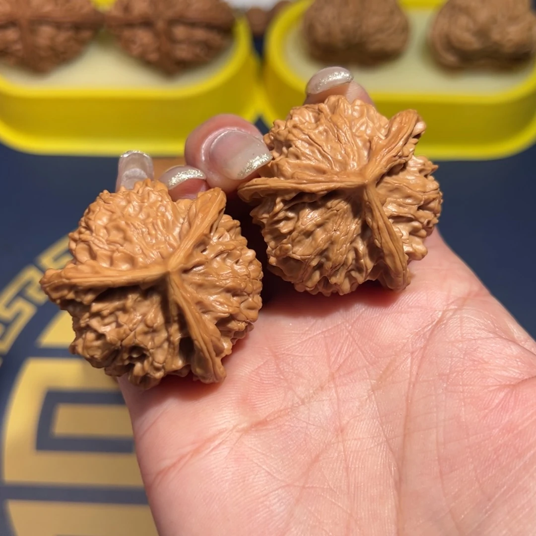 文玩核桃把件盘山三棱39