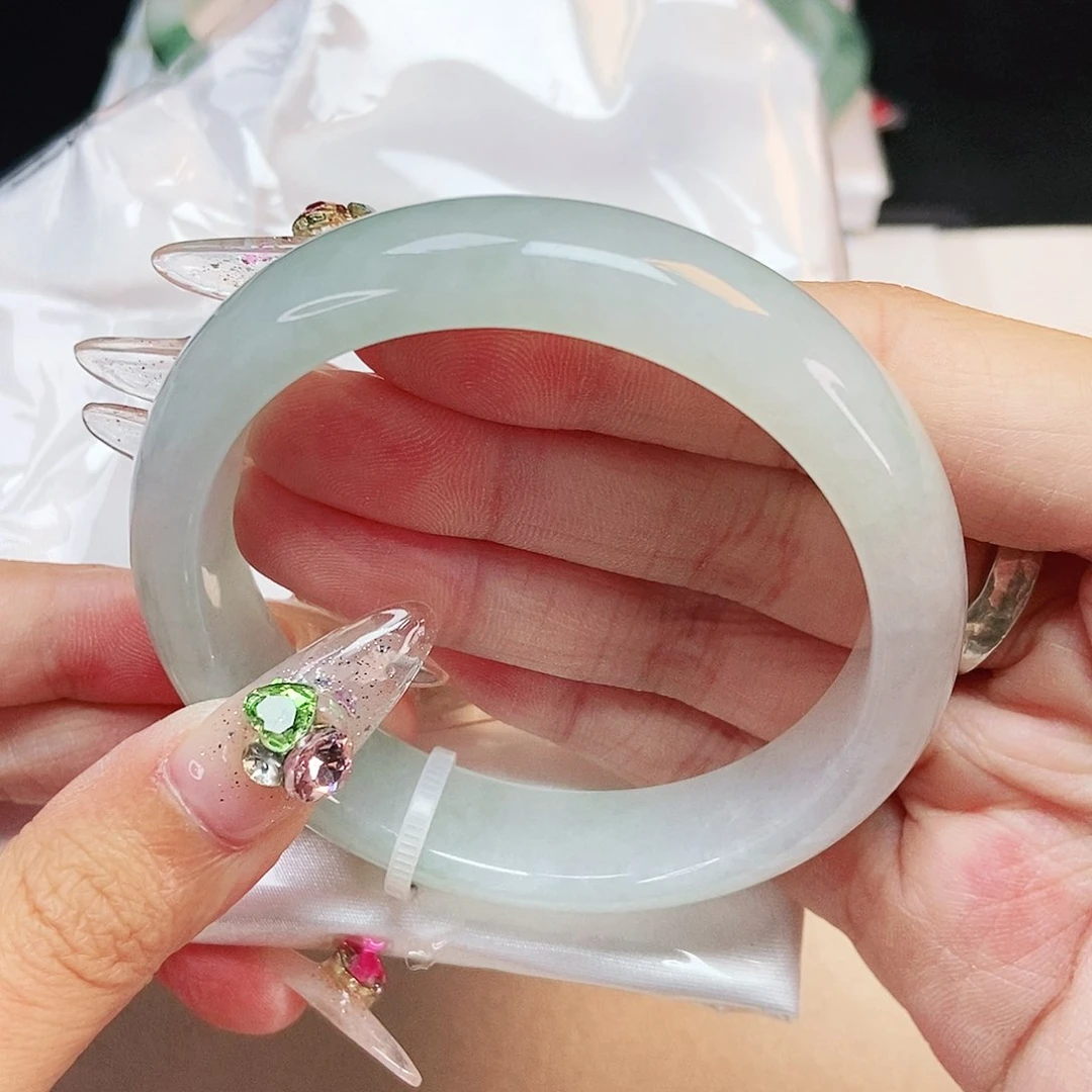 翡翠手镯未镶嵌57圈