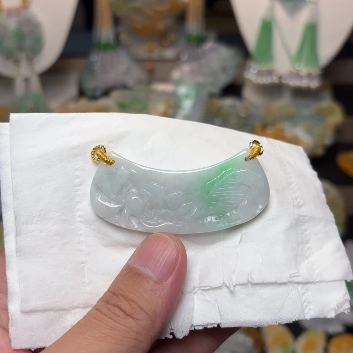 翡翠未镶嵌颈饰吊坠