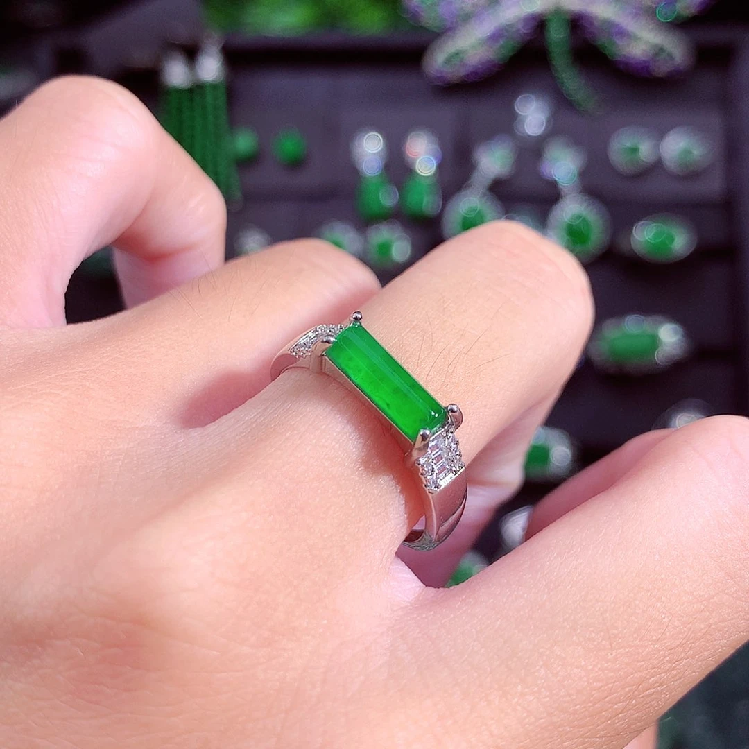 颈饰未镶嵌翡翠天然