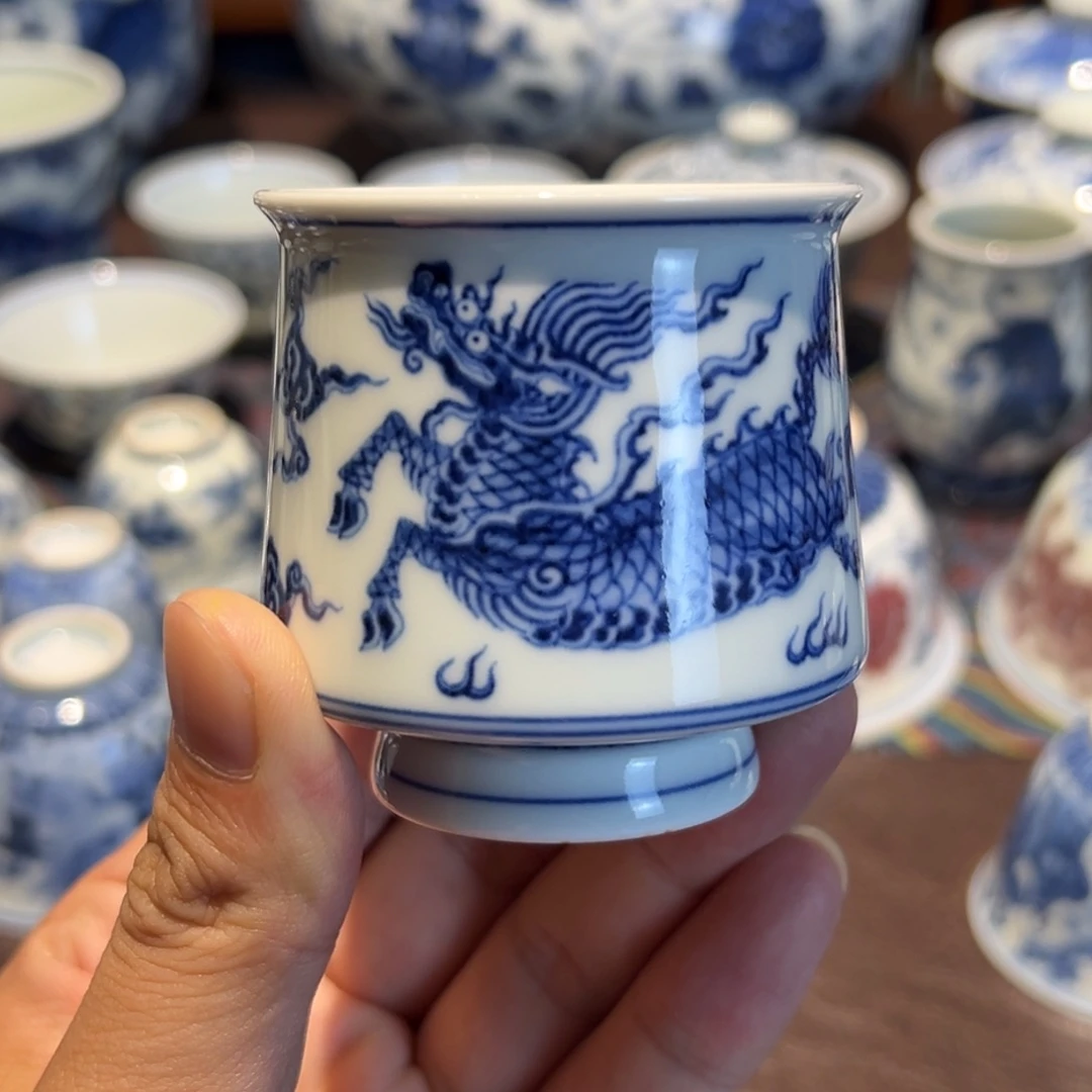 精品青花麒麟纹品茗杯口径约5.8厘米