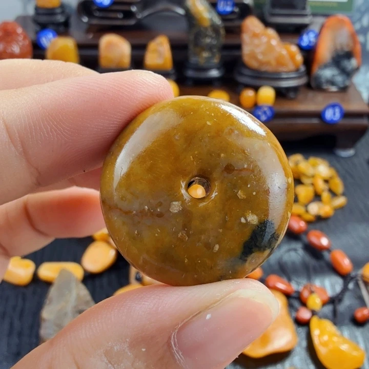田黄石乌鸦皮平安扣