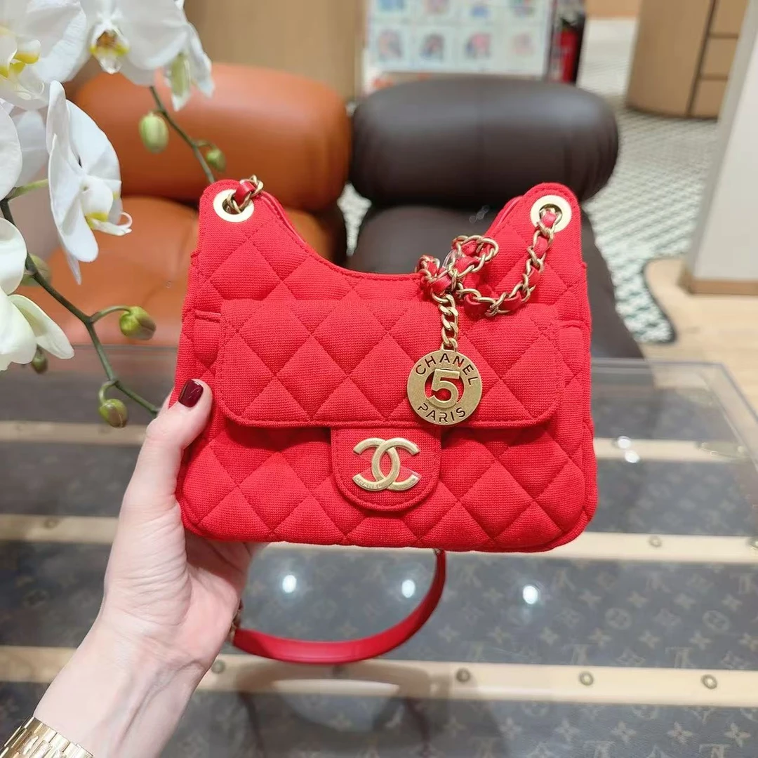 全新未使用 Chanel/香奈儿 天猫精灵小号 红色金扣 羊毛针织材质