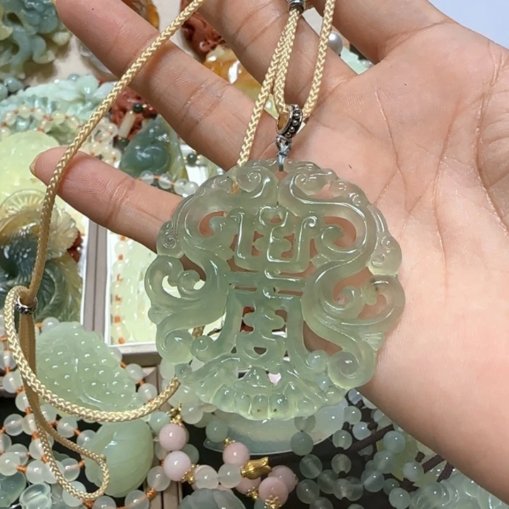 蛇纹石玉未镶嵌吊坠