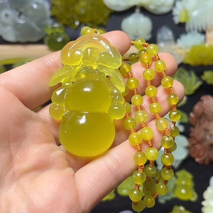 蛇纹石玉未镶嵌颈饰