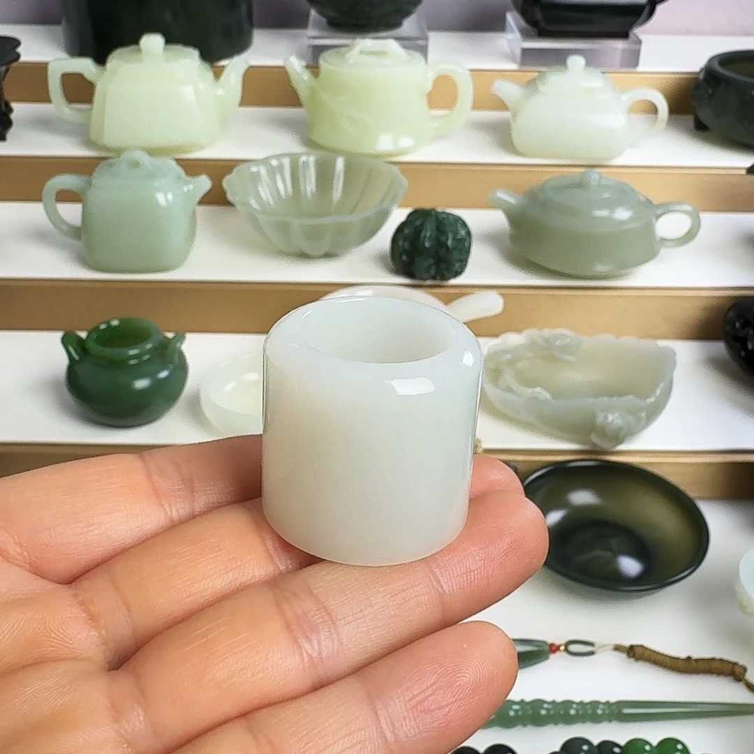 旺***官和田玉未镶嵌挂件