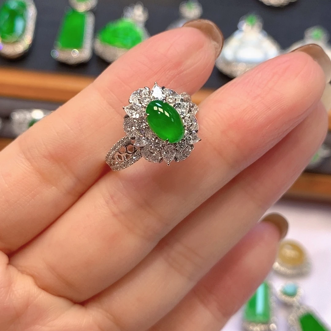 翡翠18K金镶嵌戒指蛋面