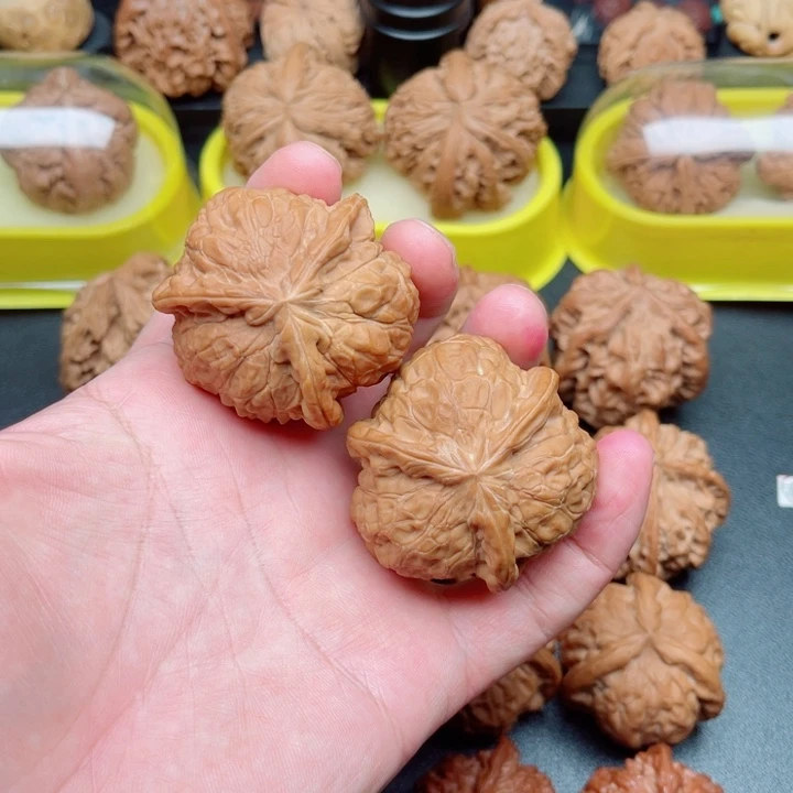 文玩核桃把件南瓜墩狮子头三棱44×43×43