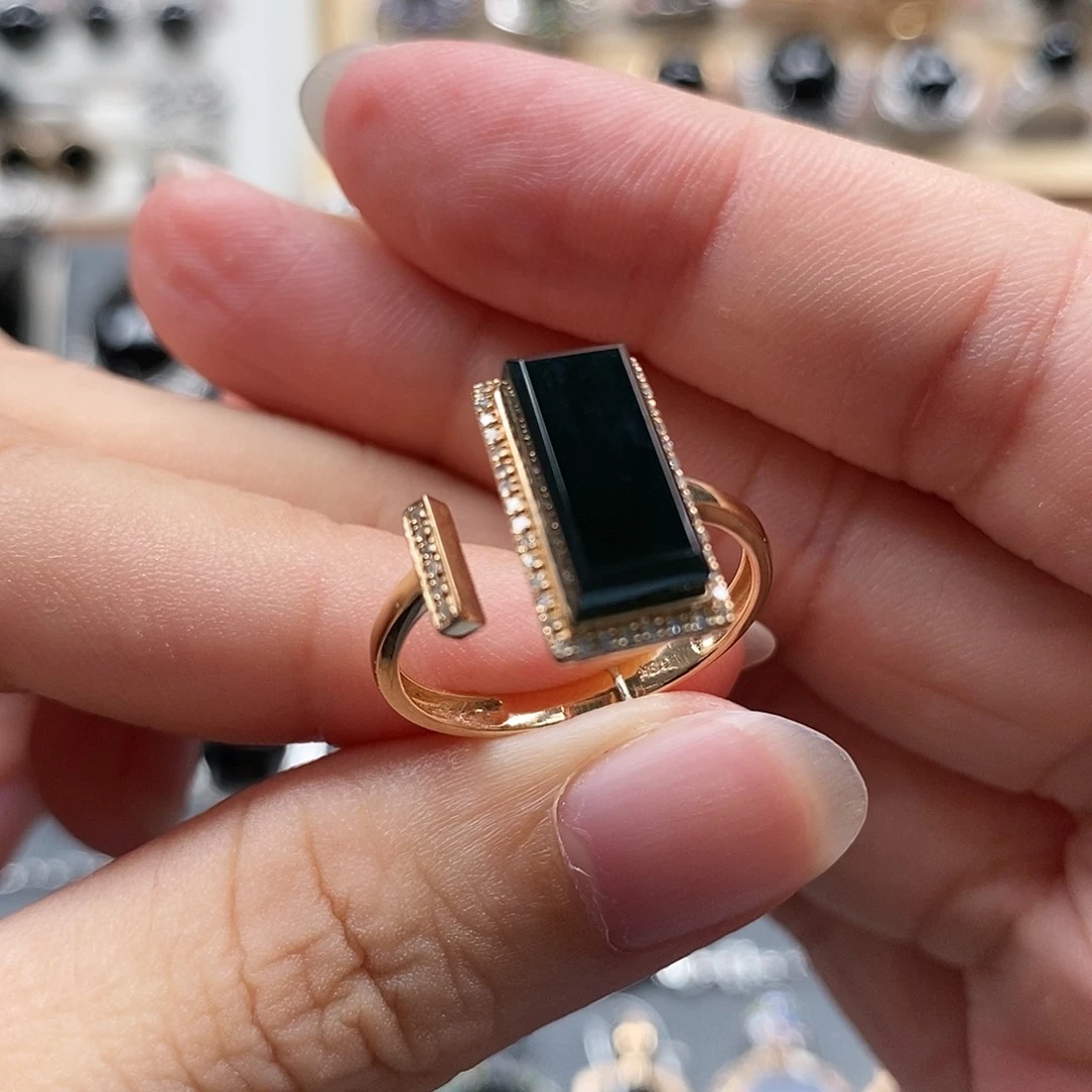 18K金镶嵌戒指翡翠墨翠