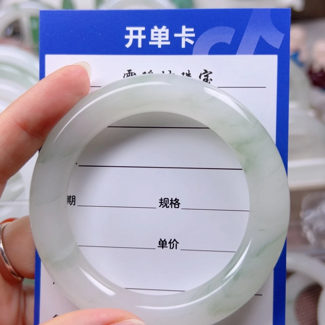 小***来石英质玉手镯未镶嵌