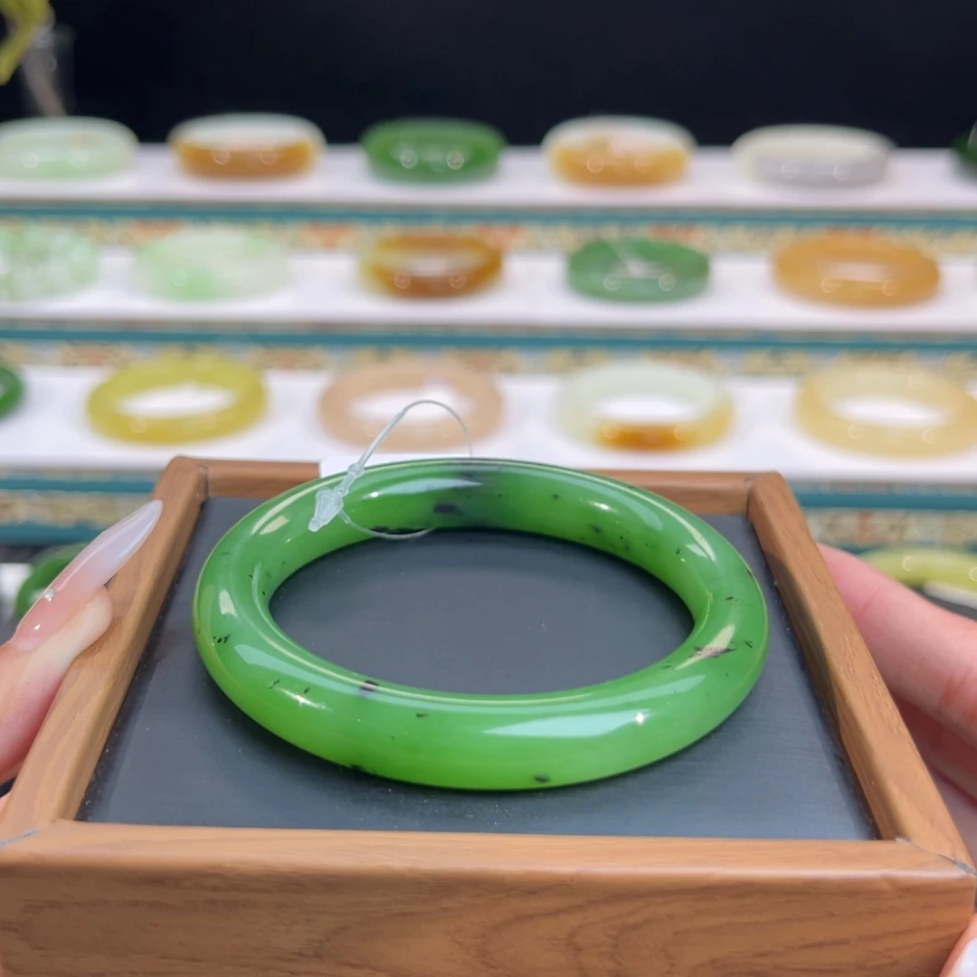 微***燥和田玉未镶嵌手镯