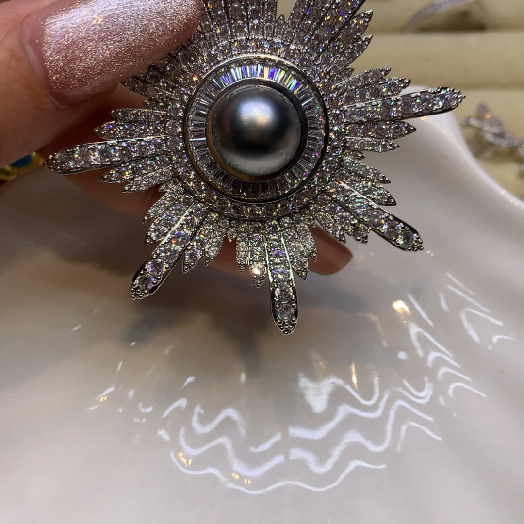 未镶嵌胸饰海水珍珠