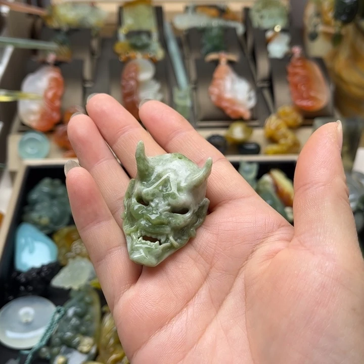 蛇纹石玉未镶嵌颈饰