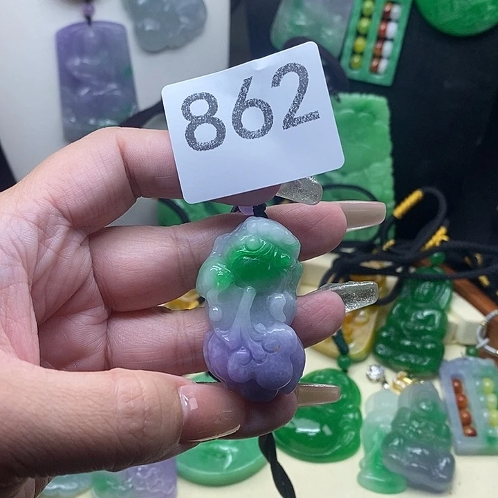 翡翠未镶嵌吊坠(赠链)