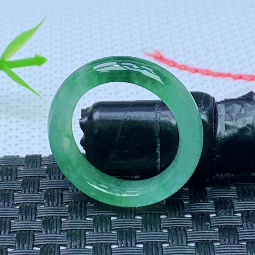 缅甸天然A货翡翠  冰飘绿花素面玉戒圈戒指 内径18.5mm 编号1790