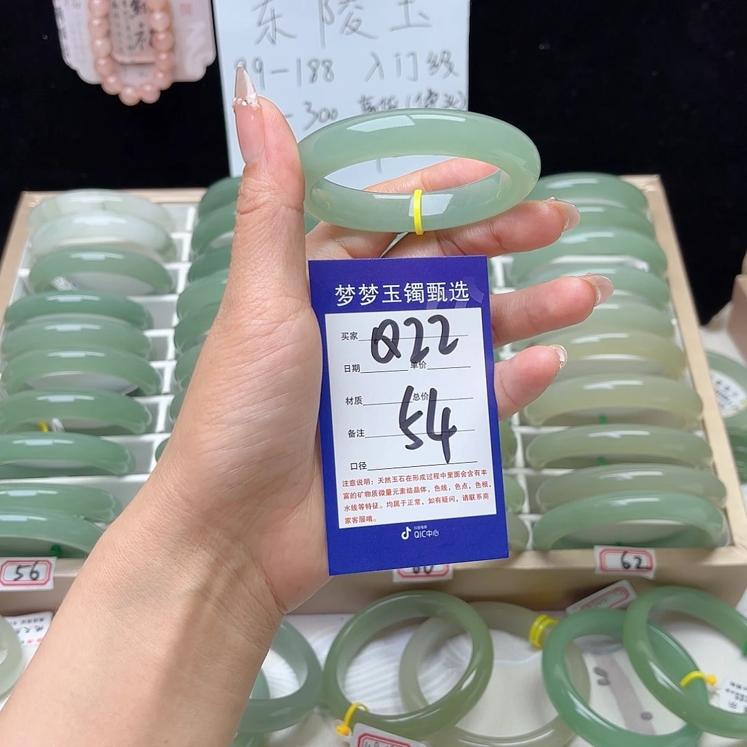 暖***暖未镶嵌手镯石英质玉