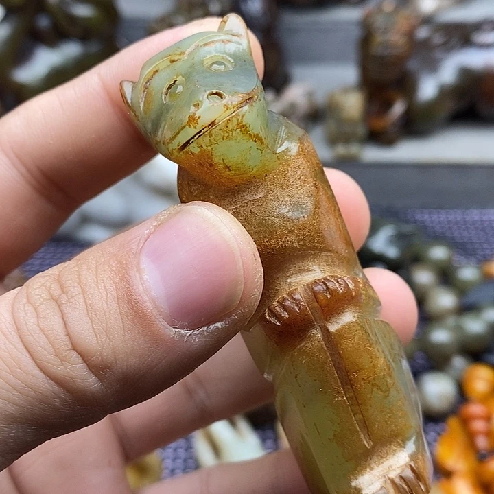 未镶嵌蛇纹石玉颈饰