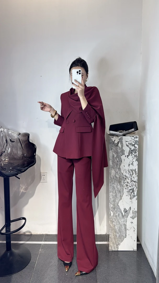 设计师西装两件套装女高端气质白色西服高级感职业主持人洋气外套