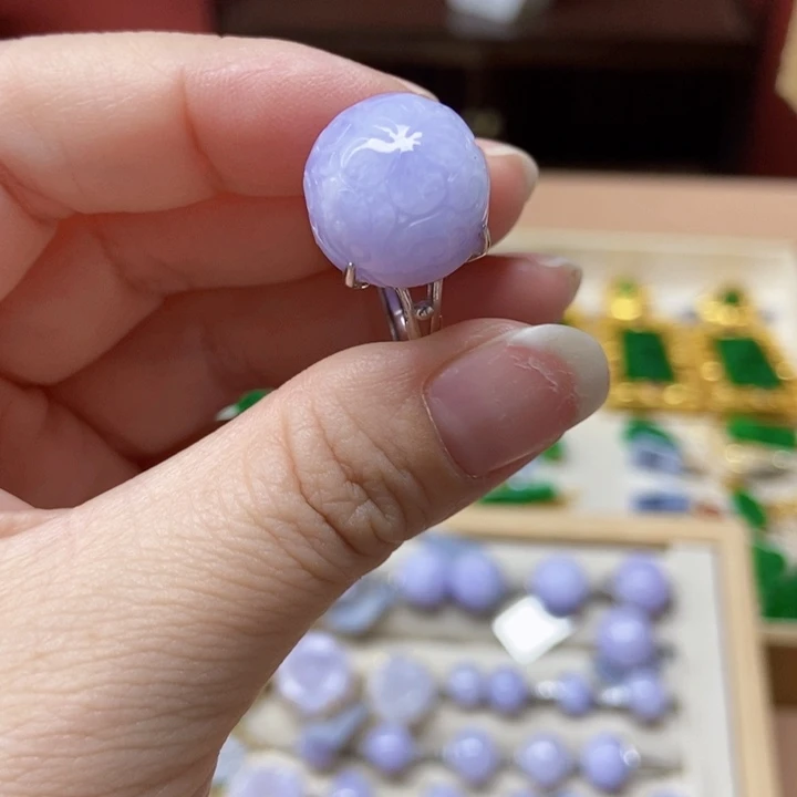 翡翠未镶嵌颈饰戒指