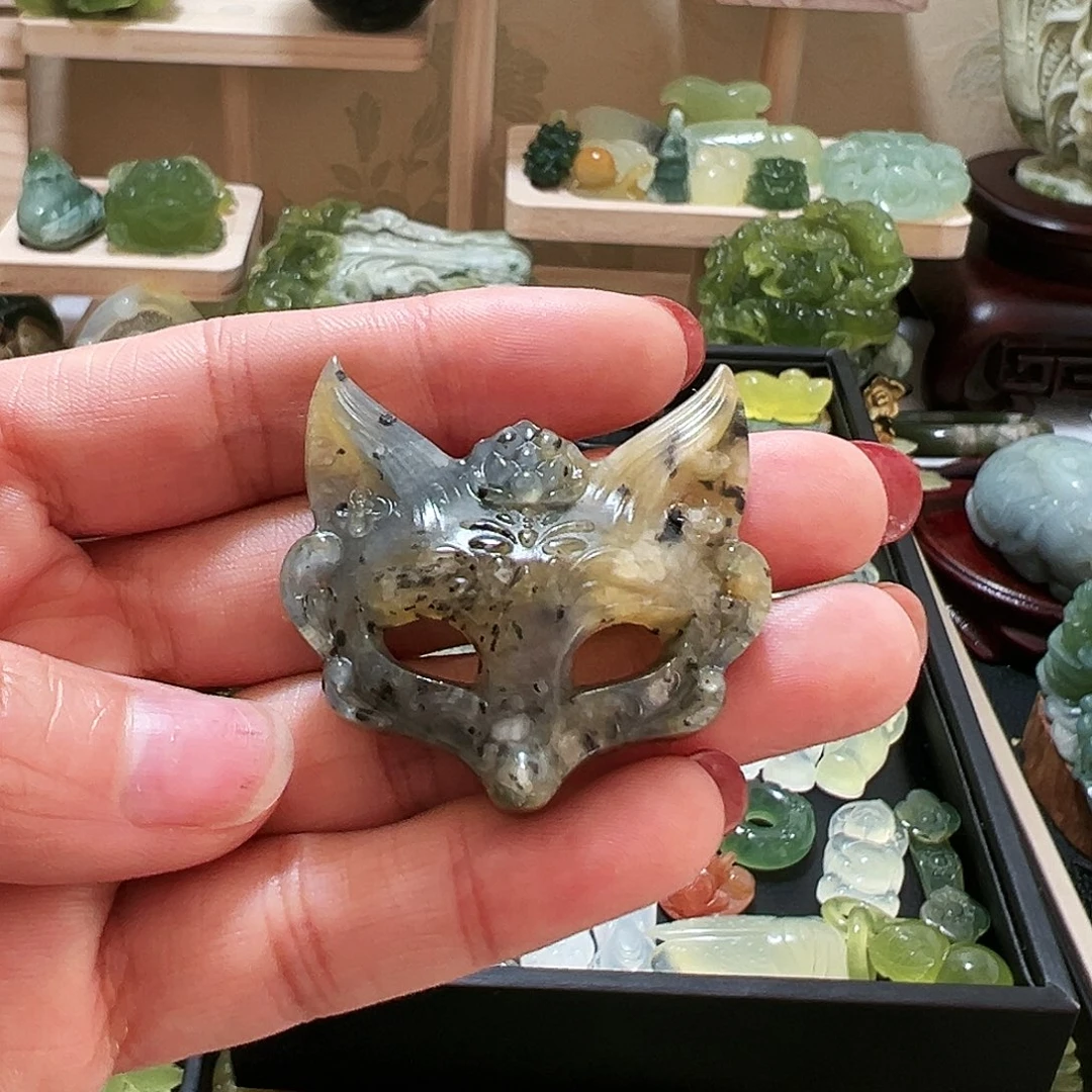 蛇纹石玉颈饰未镶嵌