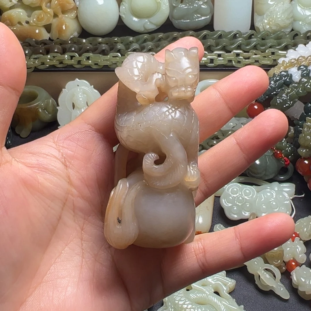 方***生和田玉（糖玉）未镶嵌颈饰