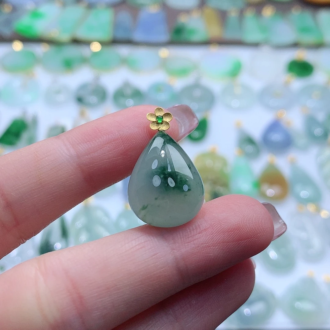 翡翠颈饰未镶嵌宇*水翡翠