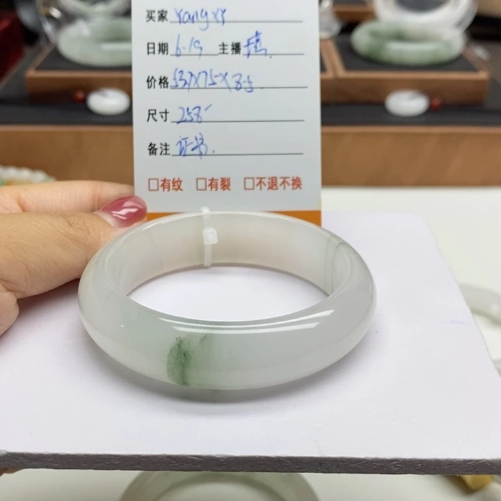 石英质玉手镯未镶嵌y****y