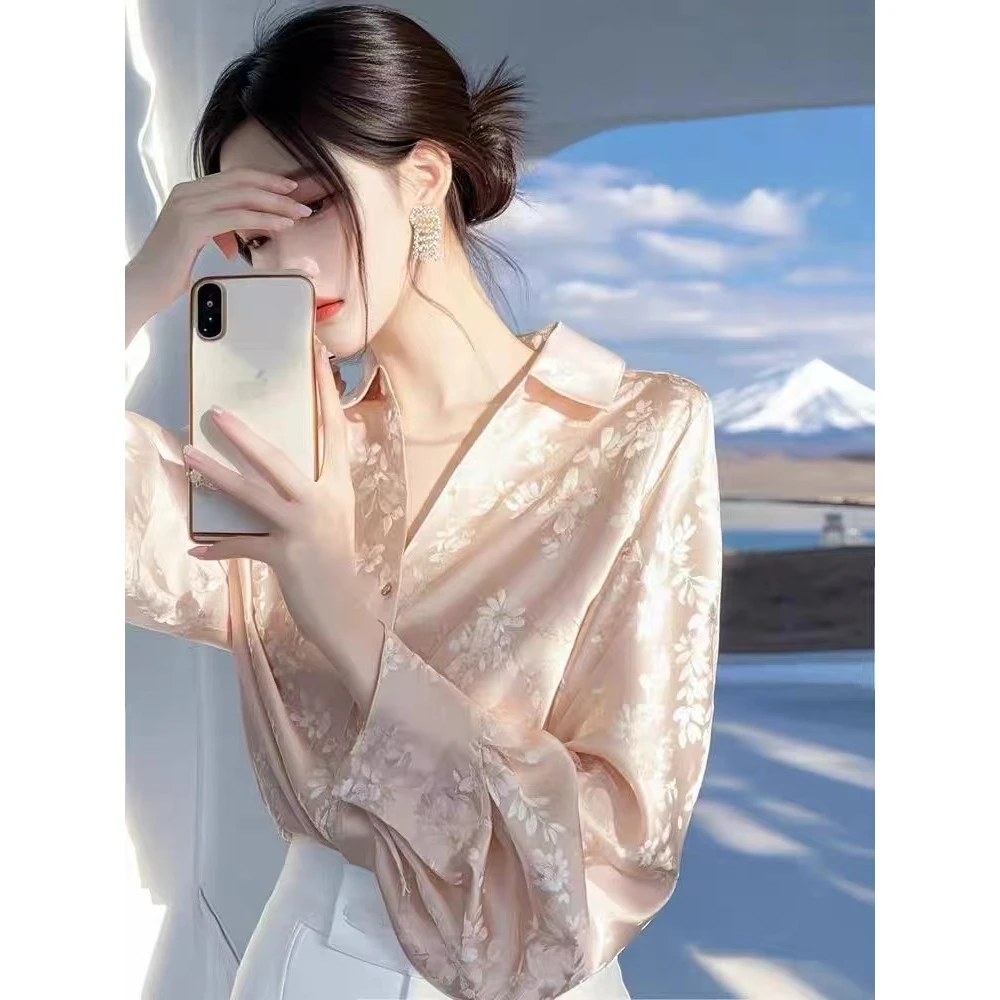 法式气质上衣2025春新款轻奢时尚独特漂亮高级感粉色缎面印花小衫