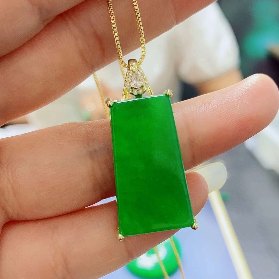 翡翠未镶嵌颈饰无事牌