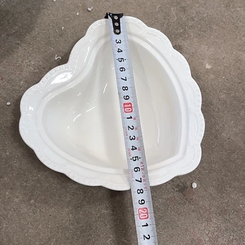 微瑕，不明火，约17厘米，高度5，2个桃心