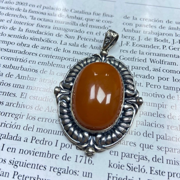 欧洲回流老蜜蜡定制镶嵌吊坠（多样发一）