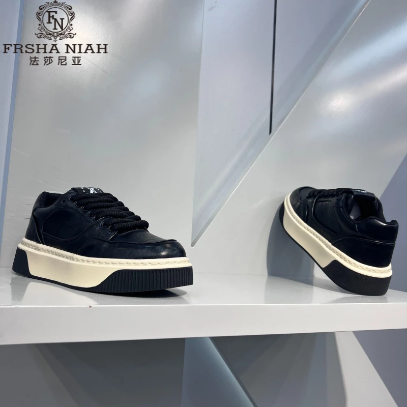 法莎尼亚男款高端潮流轻便板鞋秋季流行风格时尚新潮流软底男板鞋