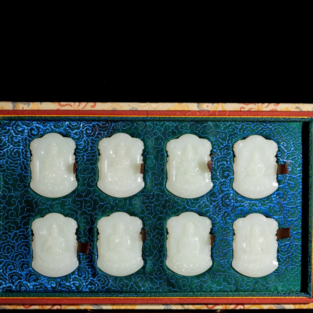 Lot33 和田玉挂件八件套464.64g/十竹斋秋季拍卖1800401