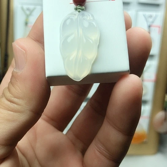 玛瑙/玉髓颈饰未镶嵌金枝玉叶