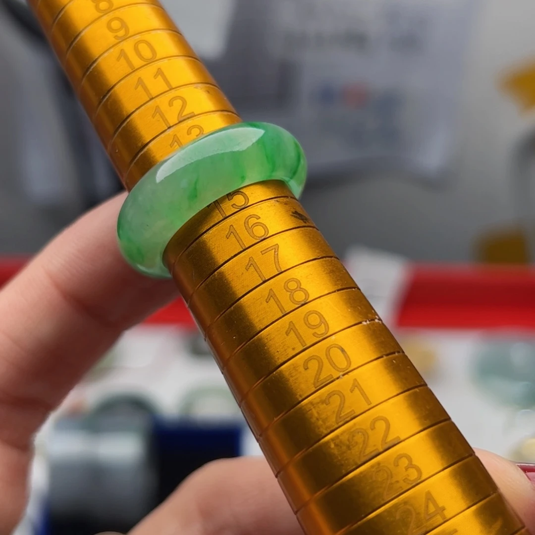 定制翡翠戒未镶嵌新年快乐