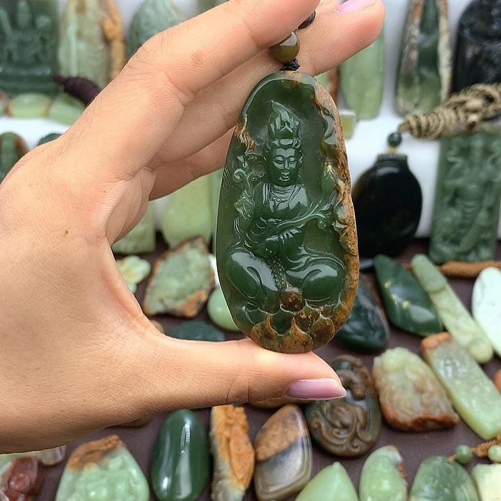 ****森未镶嵌岫岩河磨玉（透闪石质玉）挂件