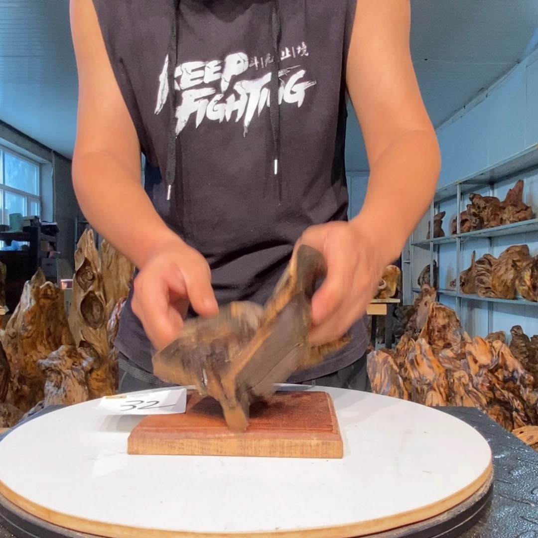 明***显木32琥珀木，自然风格根雕